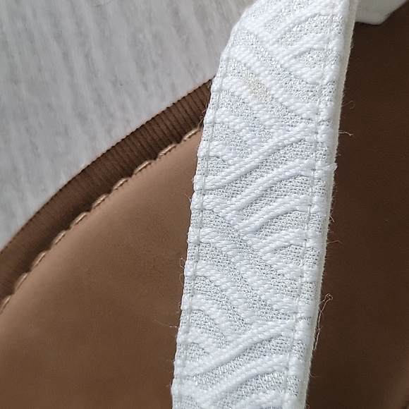 Nautica Flip Flops - Picture 6 of 7